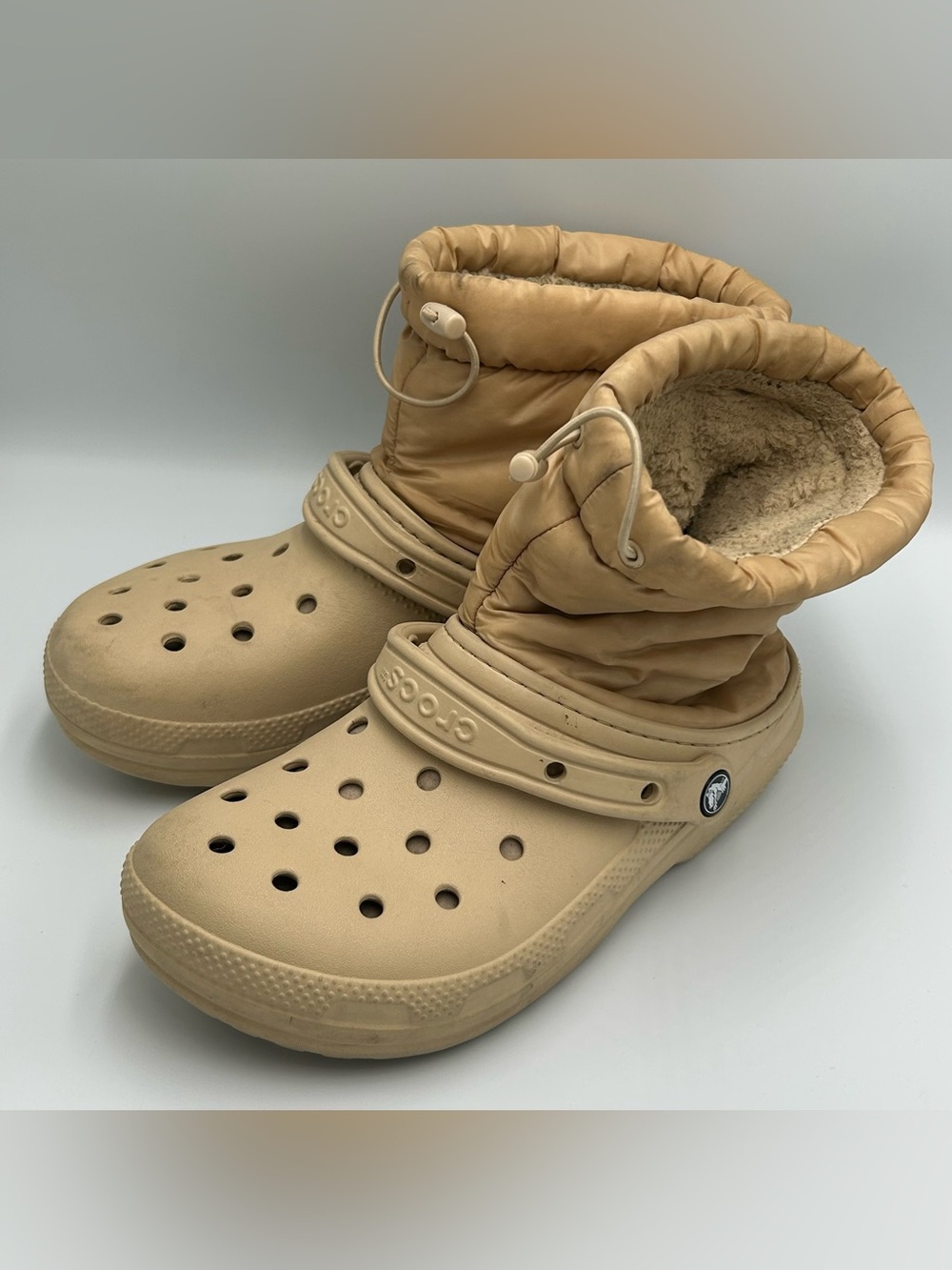 Crocs Unisex Classic Lined Neo Puff Boots Tan Size 8 Women’s 6 Mens